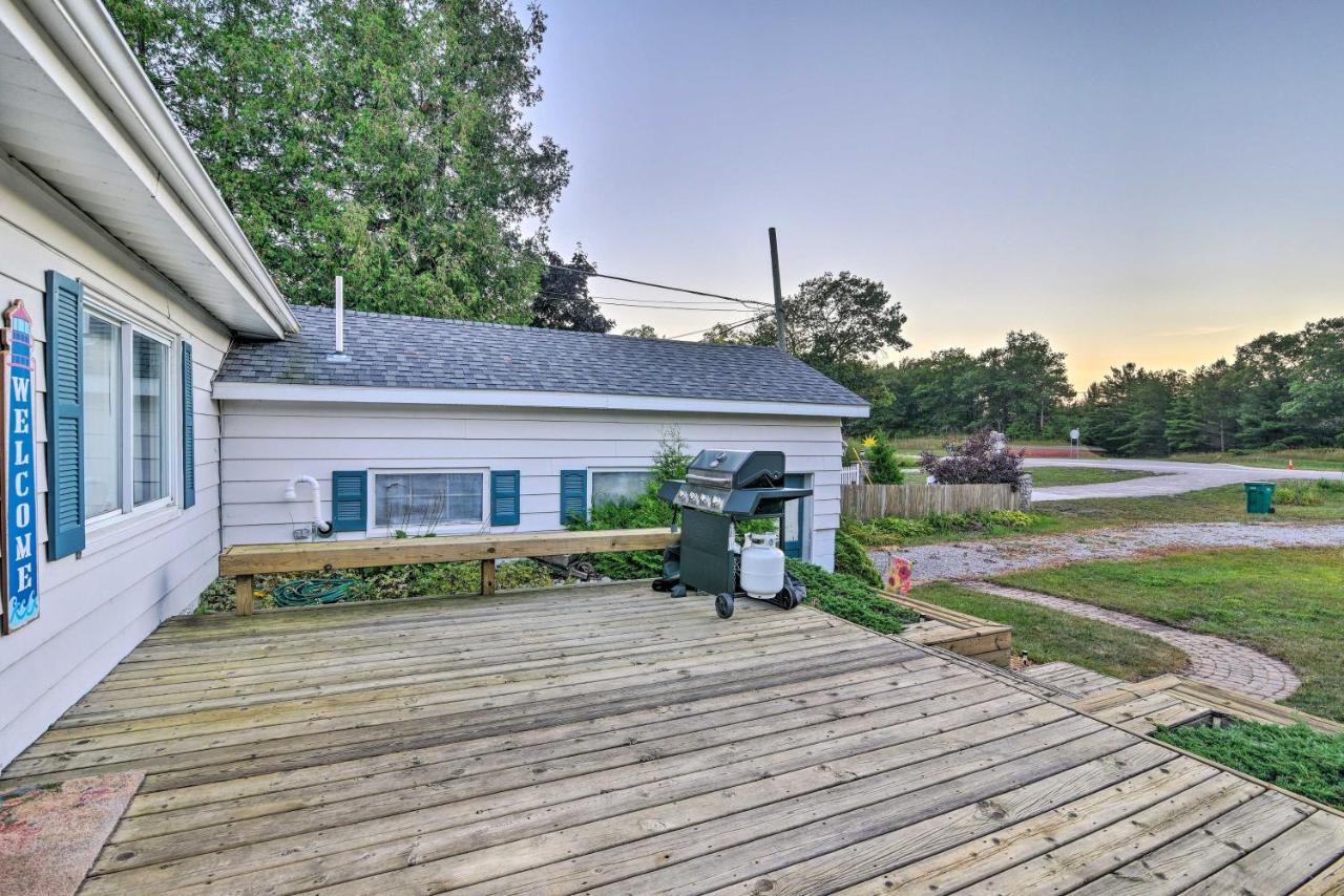 East Tawas Cabin With Lake Huron Access And Views Zewnętrze zdjęcie